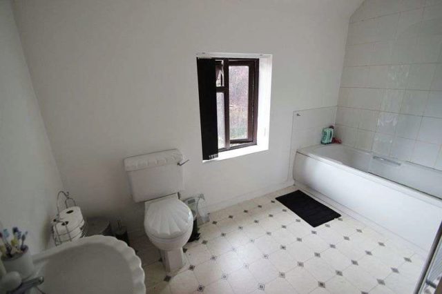  Image of 6 bedroom Semi-Detached house for sale in Rushford Rushford Evesham WR11 at Rushford Evesham, WR11 8SL